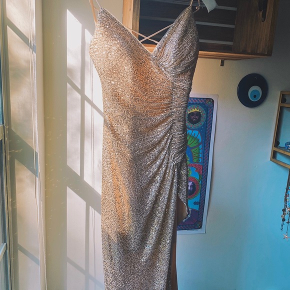 ✨GOLD PROM DRESS✨ - Picture 8 of 10